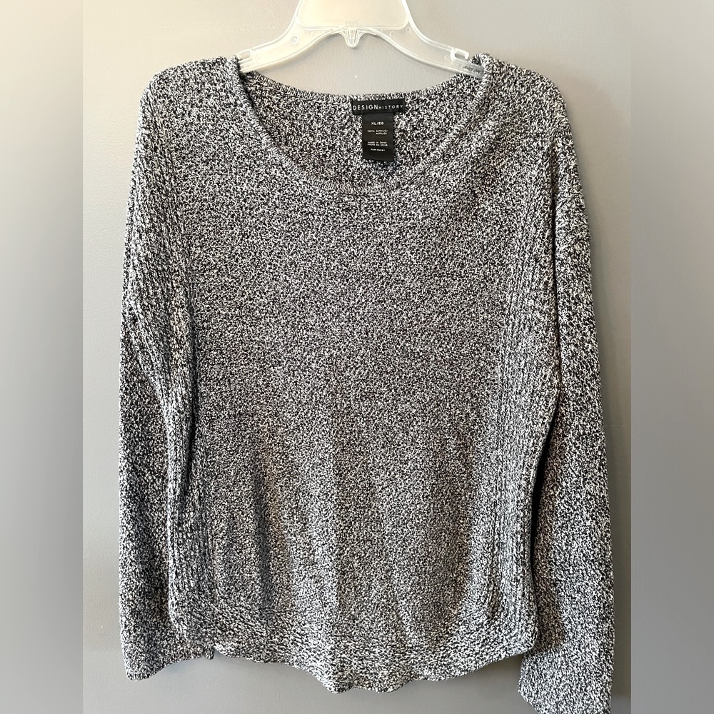 Design History Women’s XL Gray White Black Long Sleeve Pullover Sweater